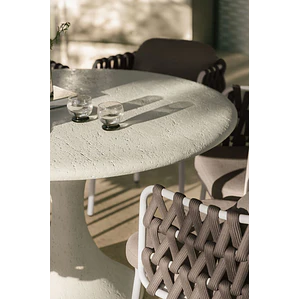 Set de mesa redonda Ø120 cm en cemento Eloria y 6 sillas de jardín en aluminio y cuerda trenzada Damina
