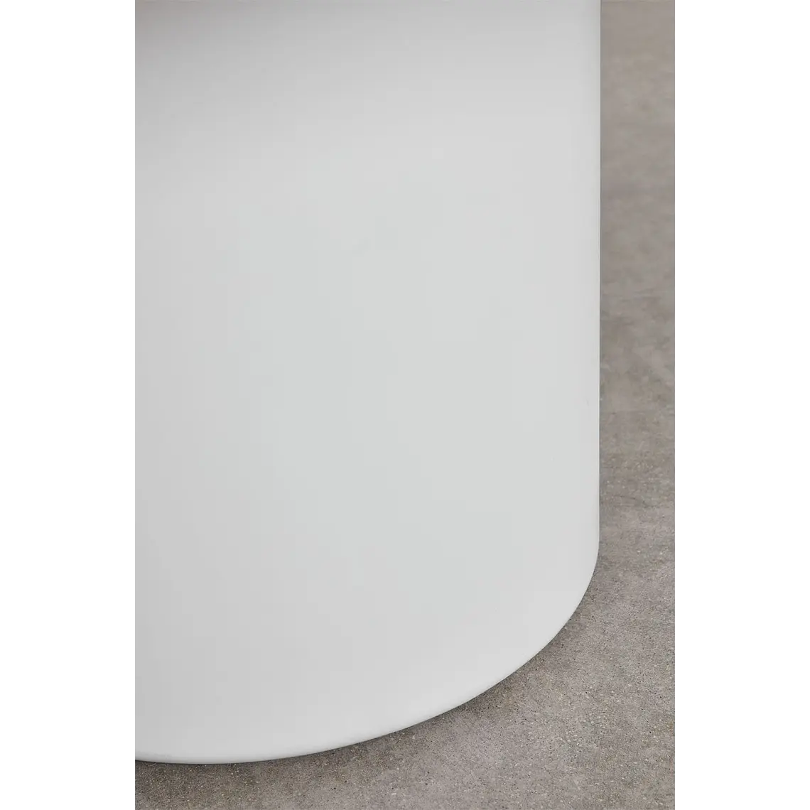 Set de mesa redonda Ø140 cm en cemento Namara y 6 sillas de jardín en madera de acacia Brenora 4