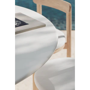 Set de mesa redonda Ø150 cm en cemento Numira y 8 sillas de jardín en madera de acacia Benira