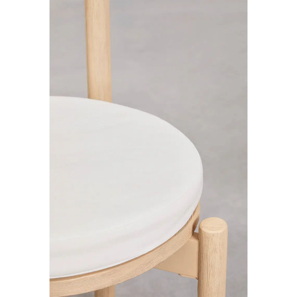 Set de mesa redonda Ø150 cm en cemento Numira y 8 sillas de jardín en madera de acacia Benira 10