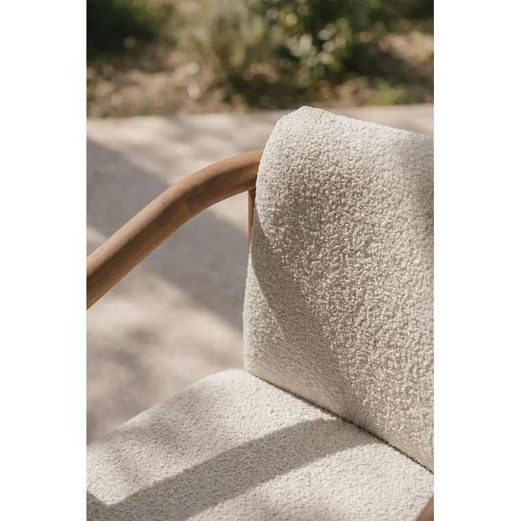 Silla de jardín con reposabrazos en madera de acacia Darena 2