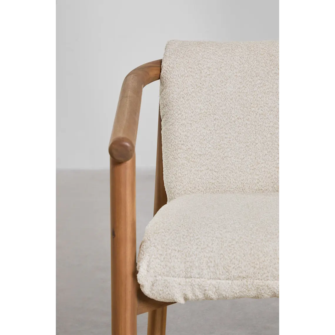 Silla de jardín con reposabrazos en madera de acacia Darena 6