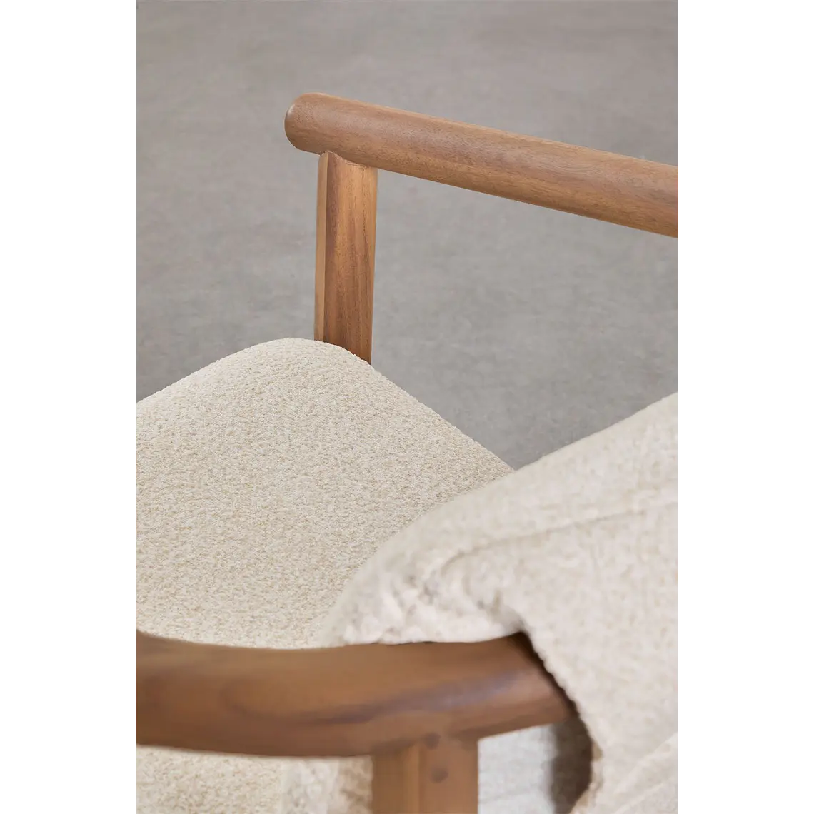 Silla de jardín con reposabrazos en madera de acacia Darena 7