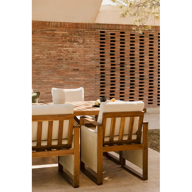 Silla de jardín con reposabrazos en madera de acacia Peria 1