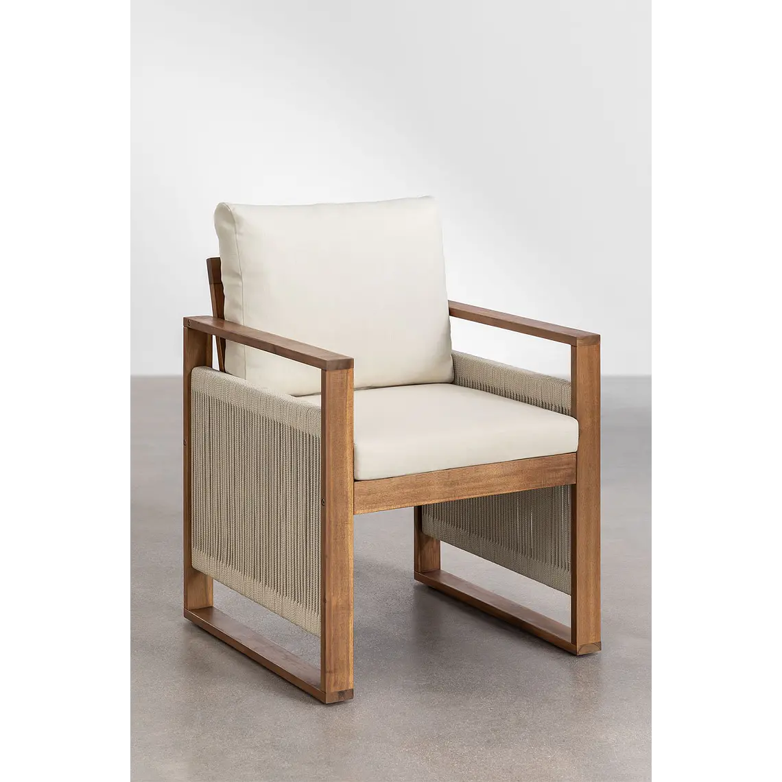 Silla de jardín con reposabrazos en madera de acacia Peria 4