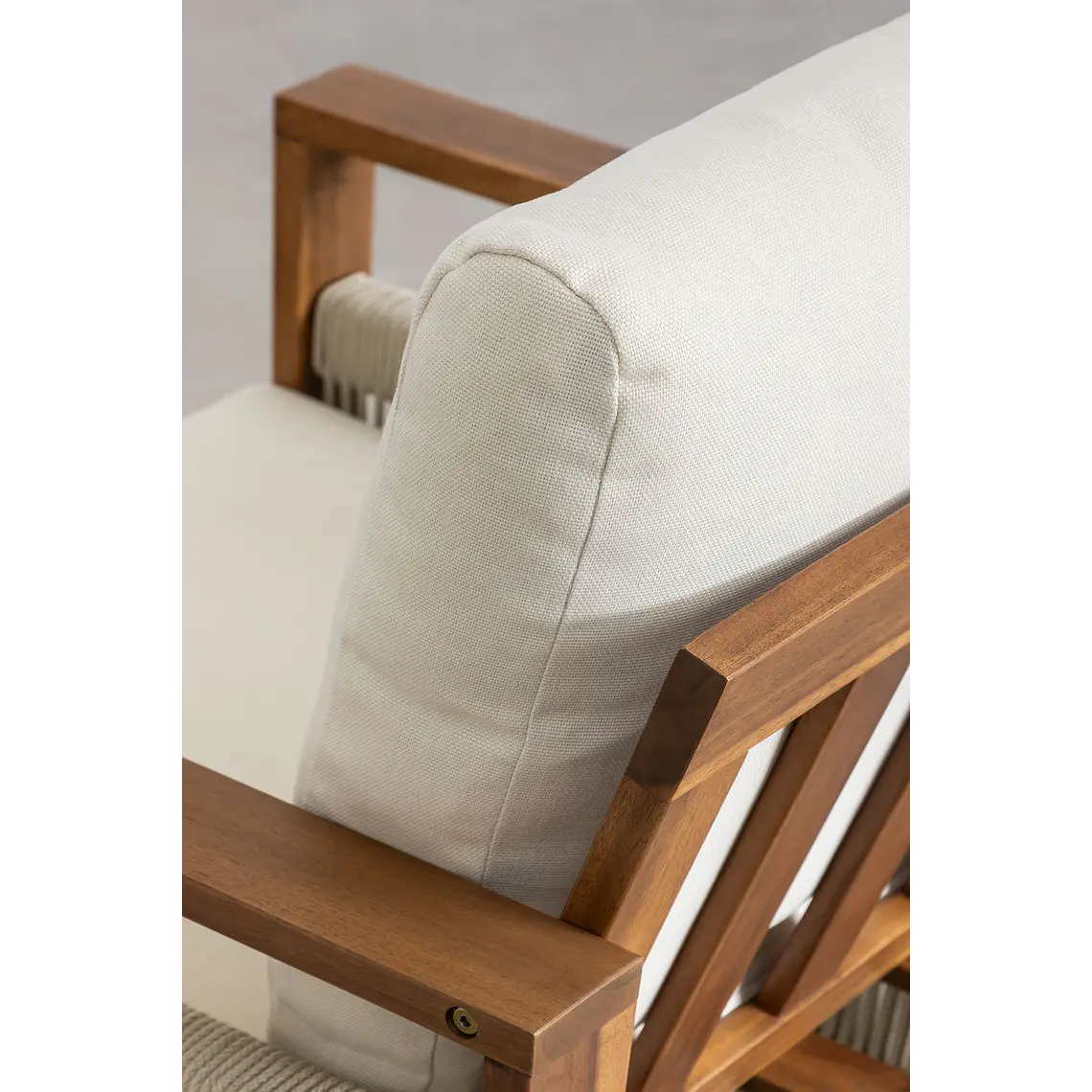 Silla de jardín con reposabrazos en madera de acacia Peria 7