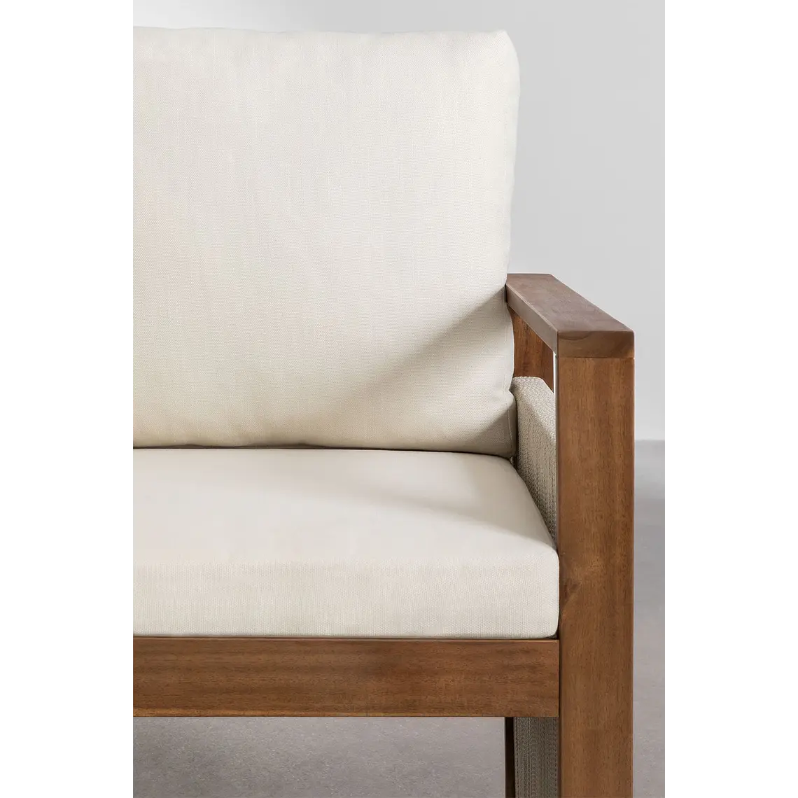 Silla de jardín con reposabrazos en madera de acacia Peria 8