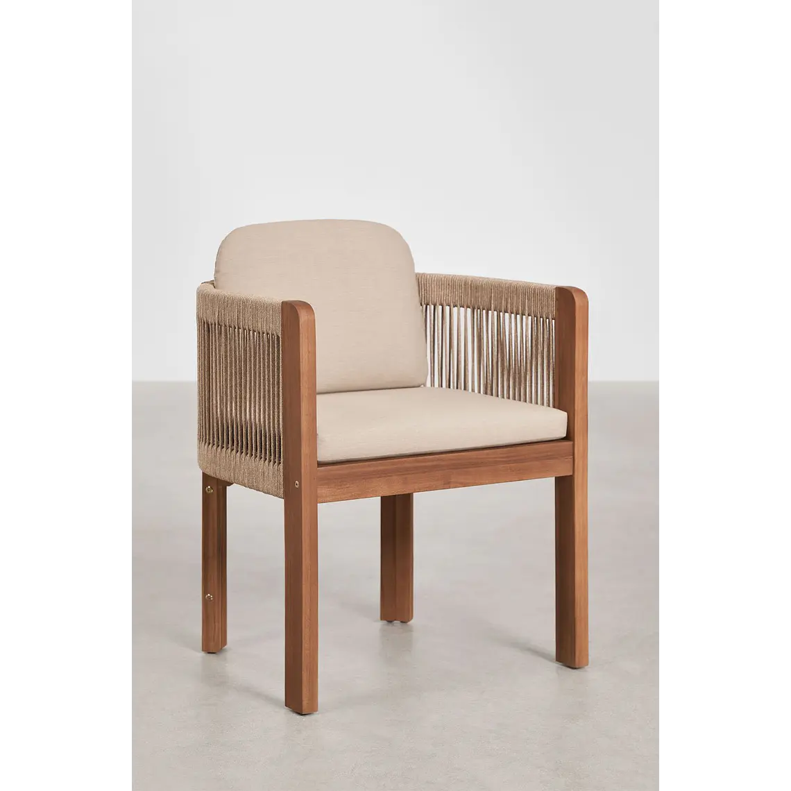 Silla de jardín con reposabrazos en madera de acacia y cuerda trenzada Melora 3