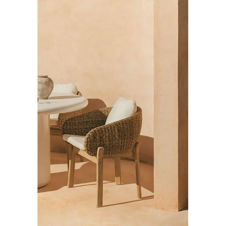 Silla de jardín con reposabrazos en madera de acacia y ratán sintético Kelena 1
