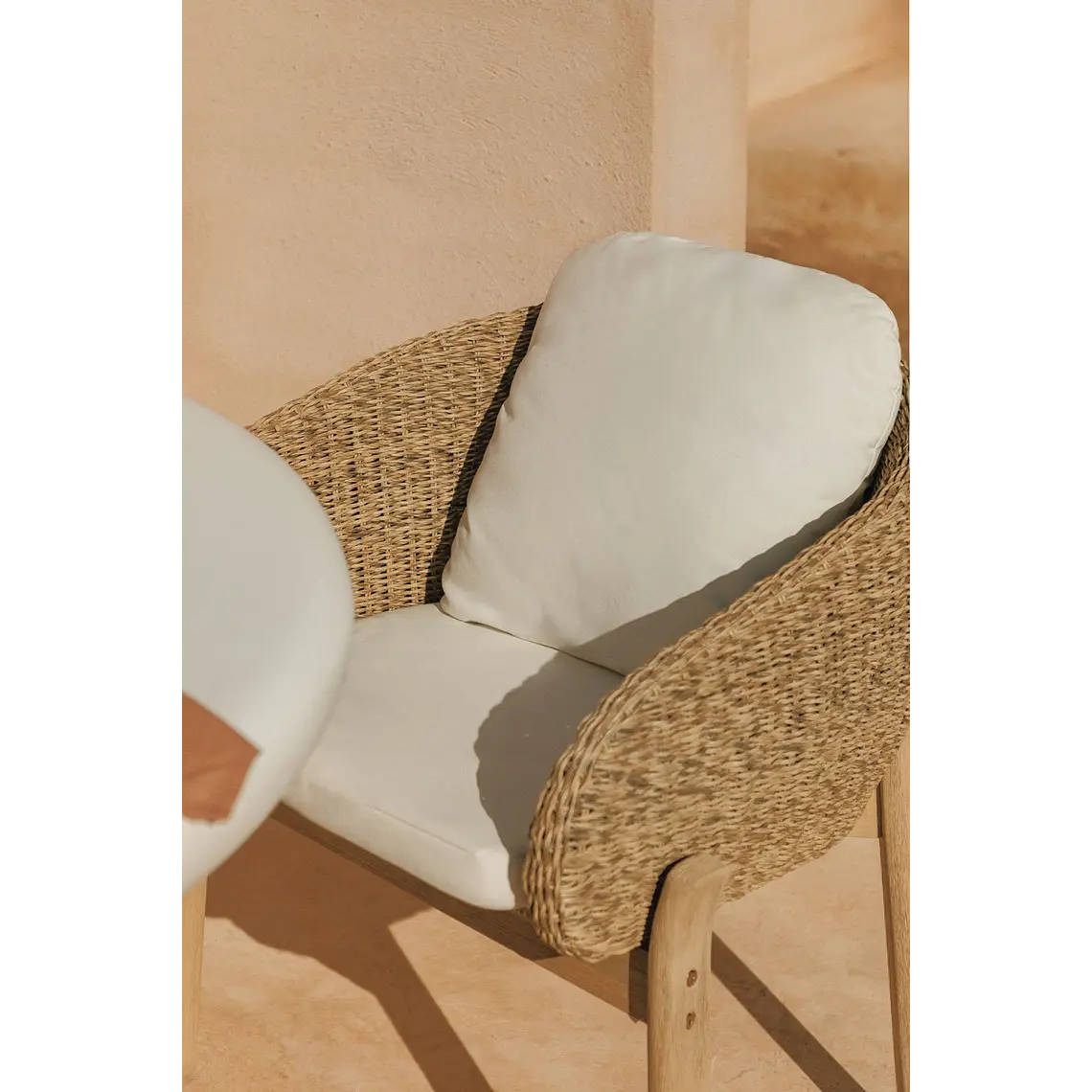 Silla de jardín con reposabrazos en madera de acacia y ratán sintético Kelena 2