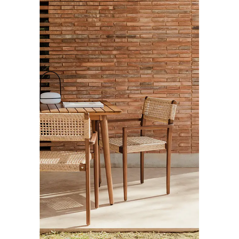 Silla de jardín con reposabrazos en madera de teca y cuerda trenzada Vara 1