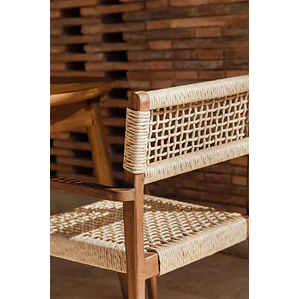 Silla de jardín con reposabrazos en madera de teca y cuerda trenzada Vara