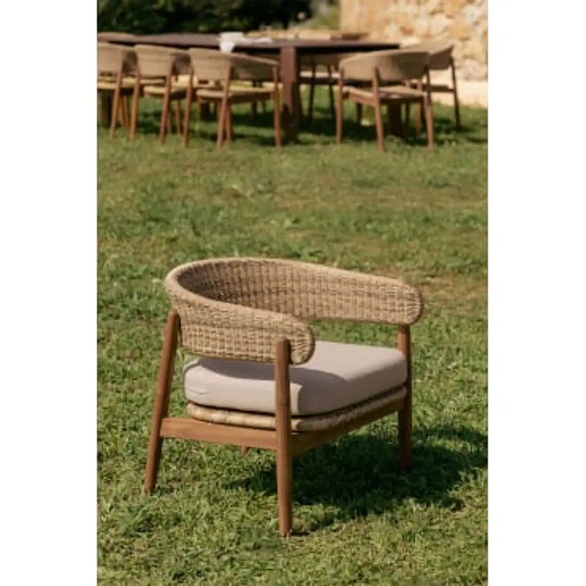 Sillón de jardín en madera de acacia y ratán sintético Alvora 11