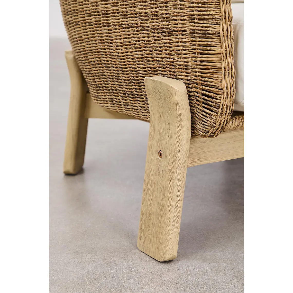 Sillón de jardín en madera de acacia y ratán sintético Jorena 9
