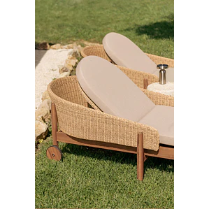 Tumbona en madera de acacia y ratán sintético Solora