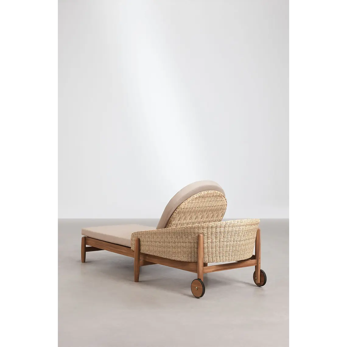 Tumbona en madera de acacia y ratán sintético Solora 6