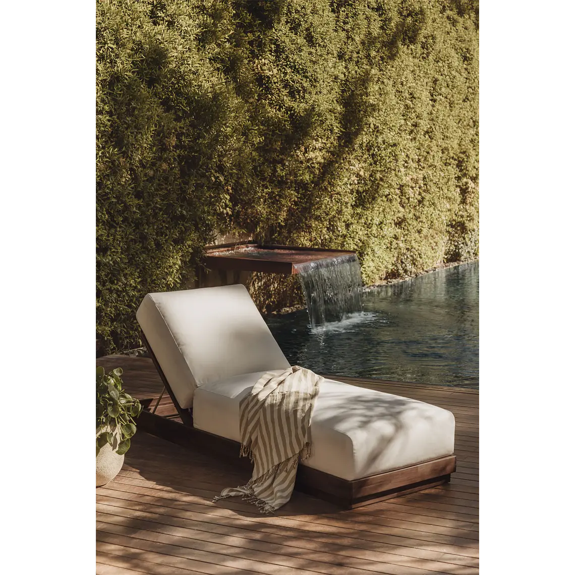 Tumbona reclinable en madera de acacia Cerena 1