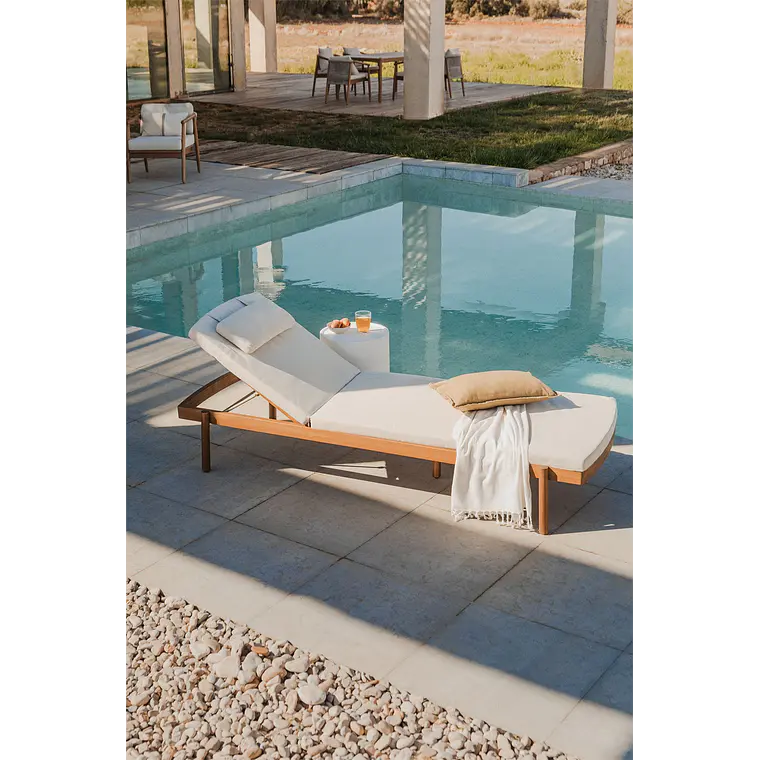 Tumbona reclinable en madera de acacia con cojín Salia 1