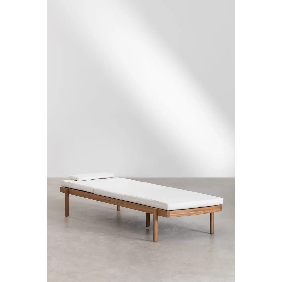 Tumbona reclinable en madera de acacia con cojín Salia 4