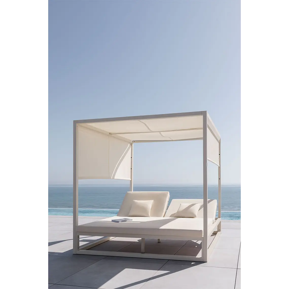 Cama balinesa reclinable en aluminio y tela Savia 2