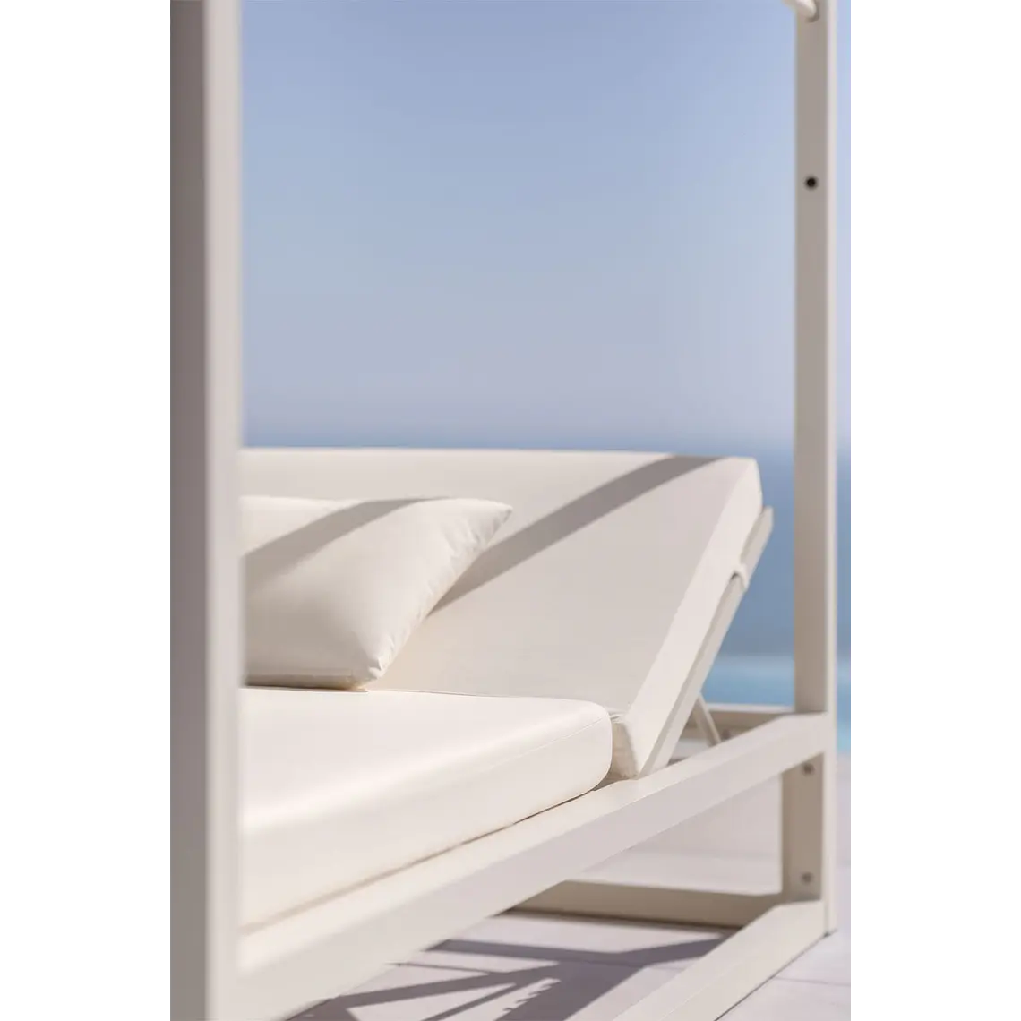 Cama balinesa reclinable en aluminio y tela Savia 3
