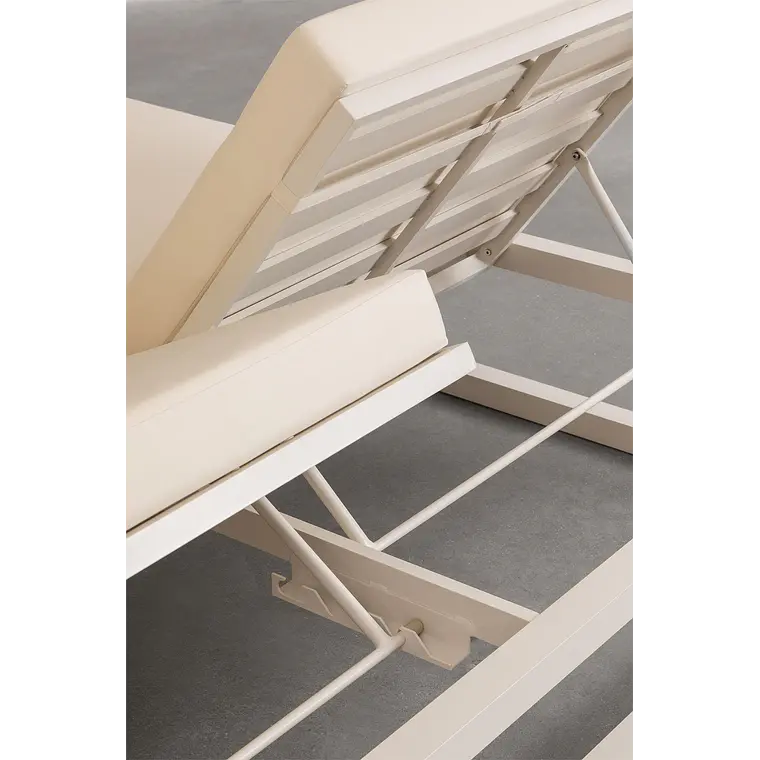 Cama balinesa reclinable en aluminio y tela Savia 10