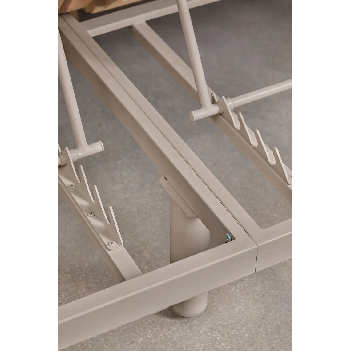 Cama balinesa reclinable en madera de acacia y acero Erenova 8