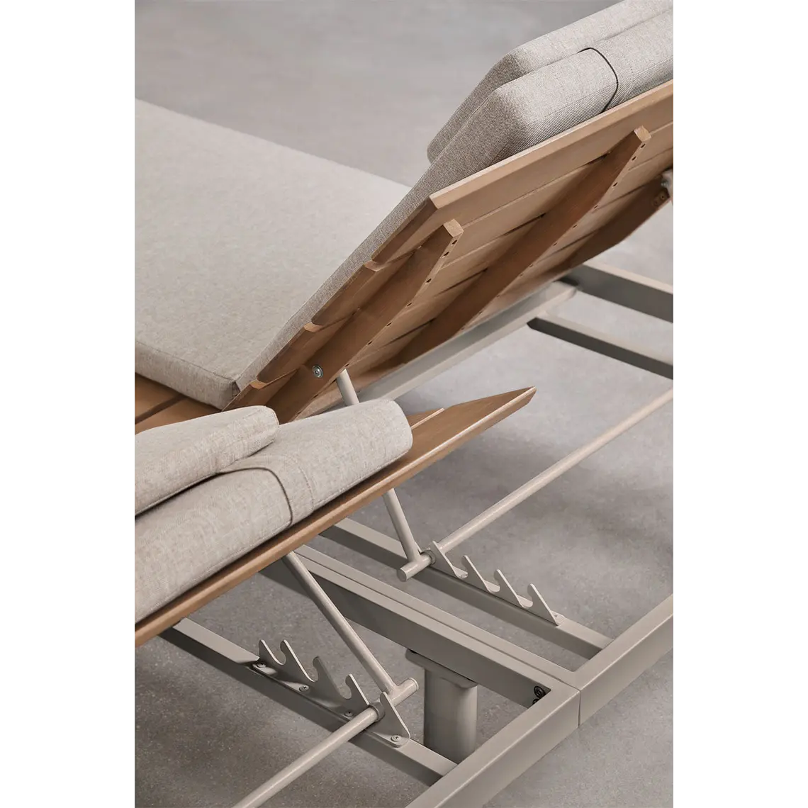 Cama balinesa reclinable en madera de acacia y acero Erenova 9