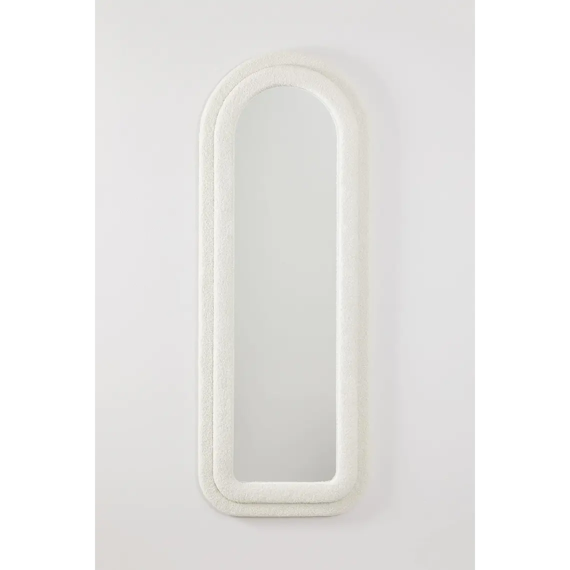 Espejo de dormitorio Mavia 60x160 cm en borreguito 2