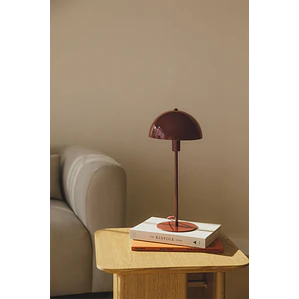 Lámpara de mesa en hierro