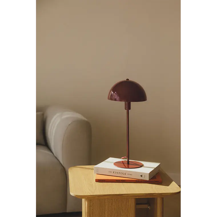 Lámpara de mesa en hierro 1