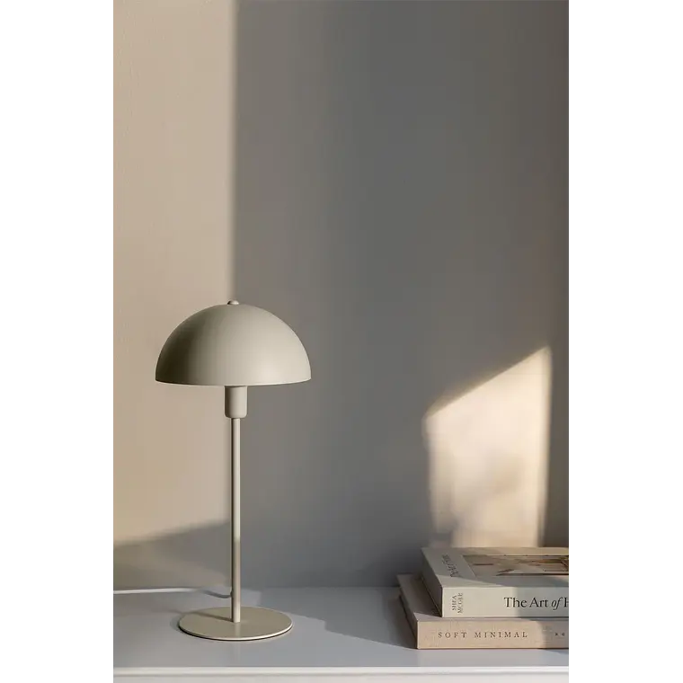 Lámpara de mesa en hierro 15