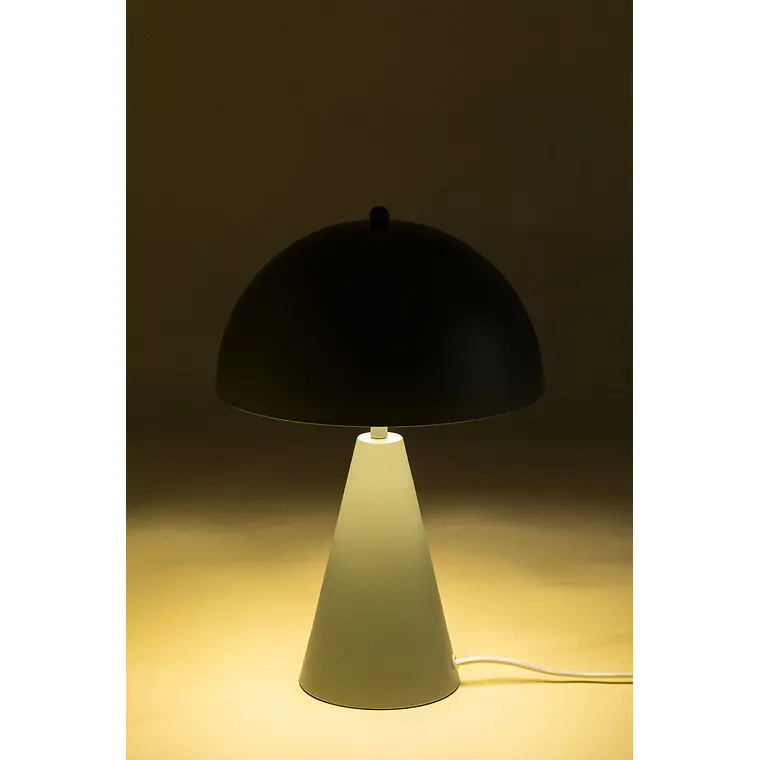 Lámpara de mesa en hierro 4