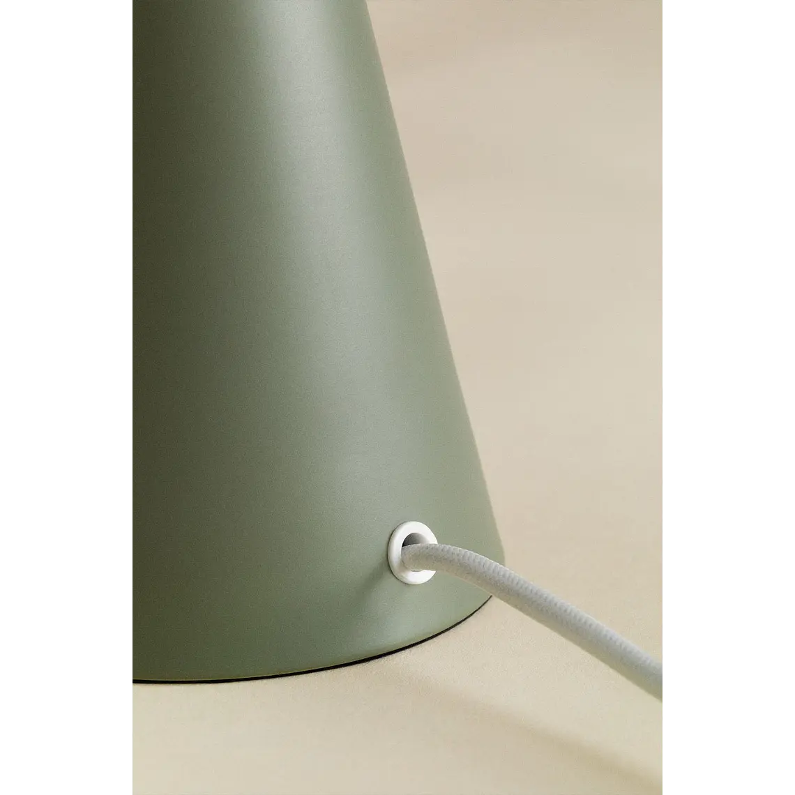 Lámpara de mesa en hierro 6
