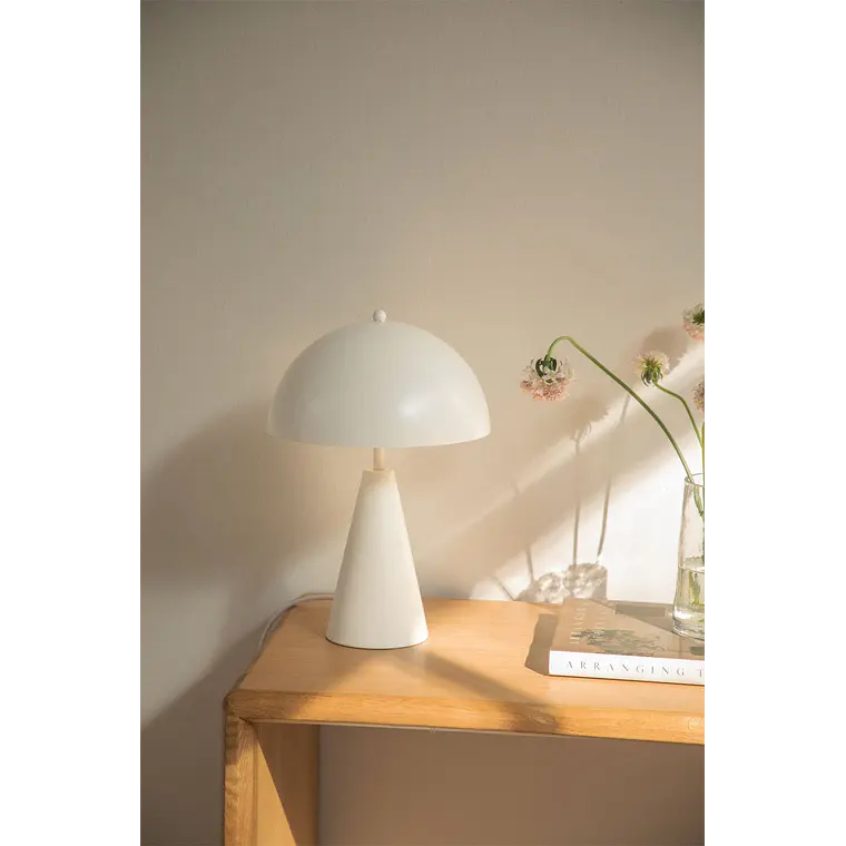 Lámpara de mesa en hierro 12
