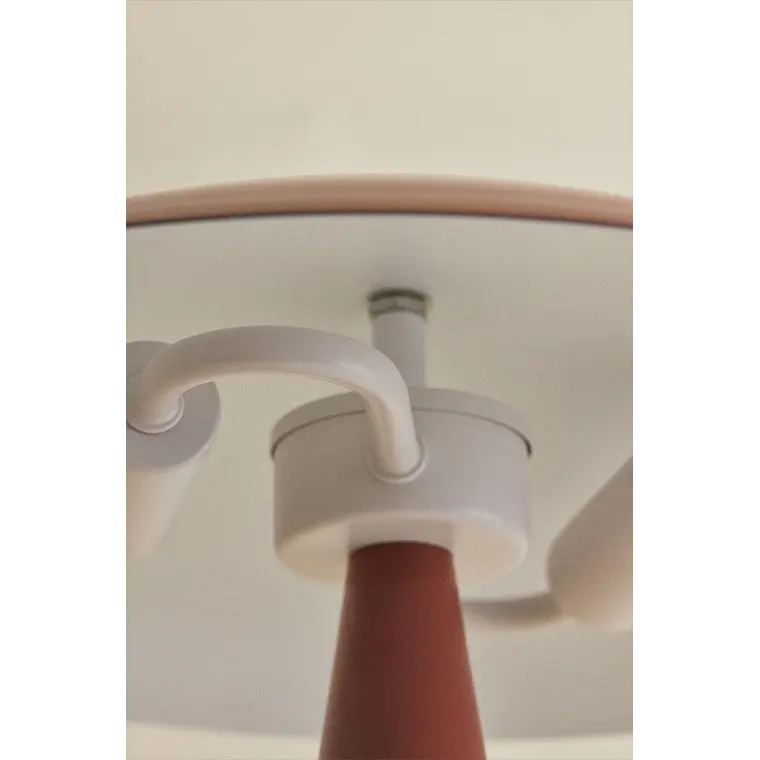 Lámpara de mesa en hierro 7