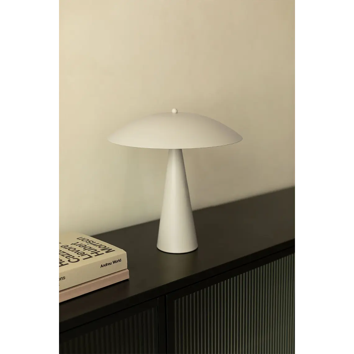 Lámpara de mesa en hierro 12