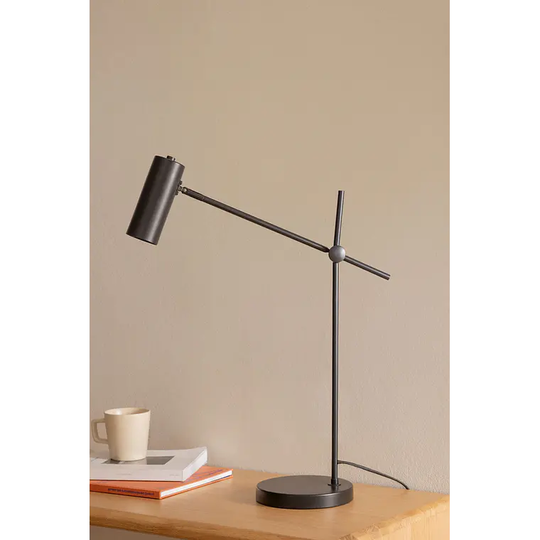 Lámpara de mesa en hierro 1