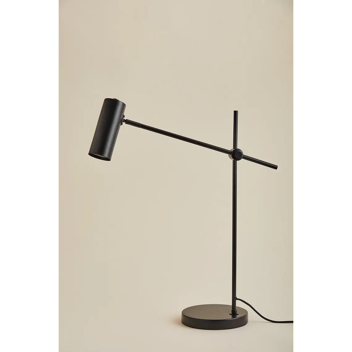 Lámpara de mesa en hierro 2