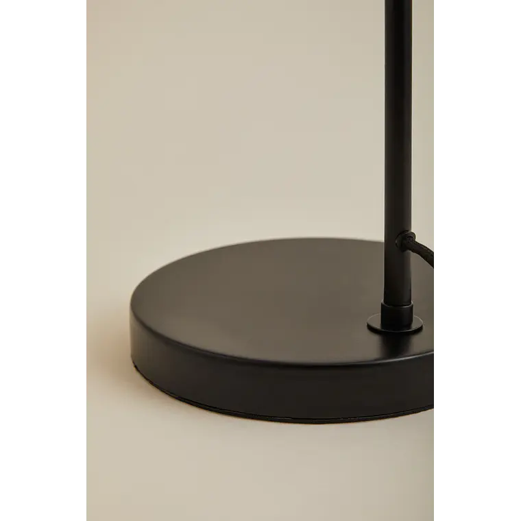 Lámpara de mesa en hierro 6