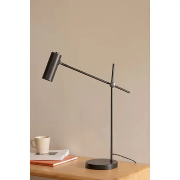 Lámpara de mesa en hierro 9