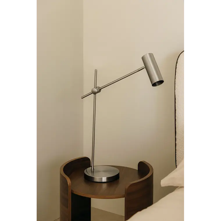 Lámpara de mesa en hierro 11