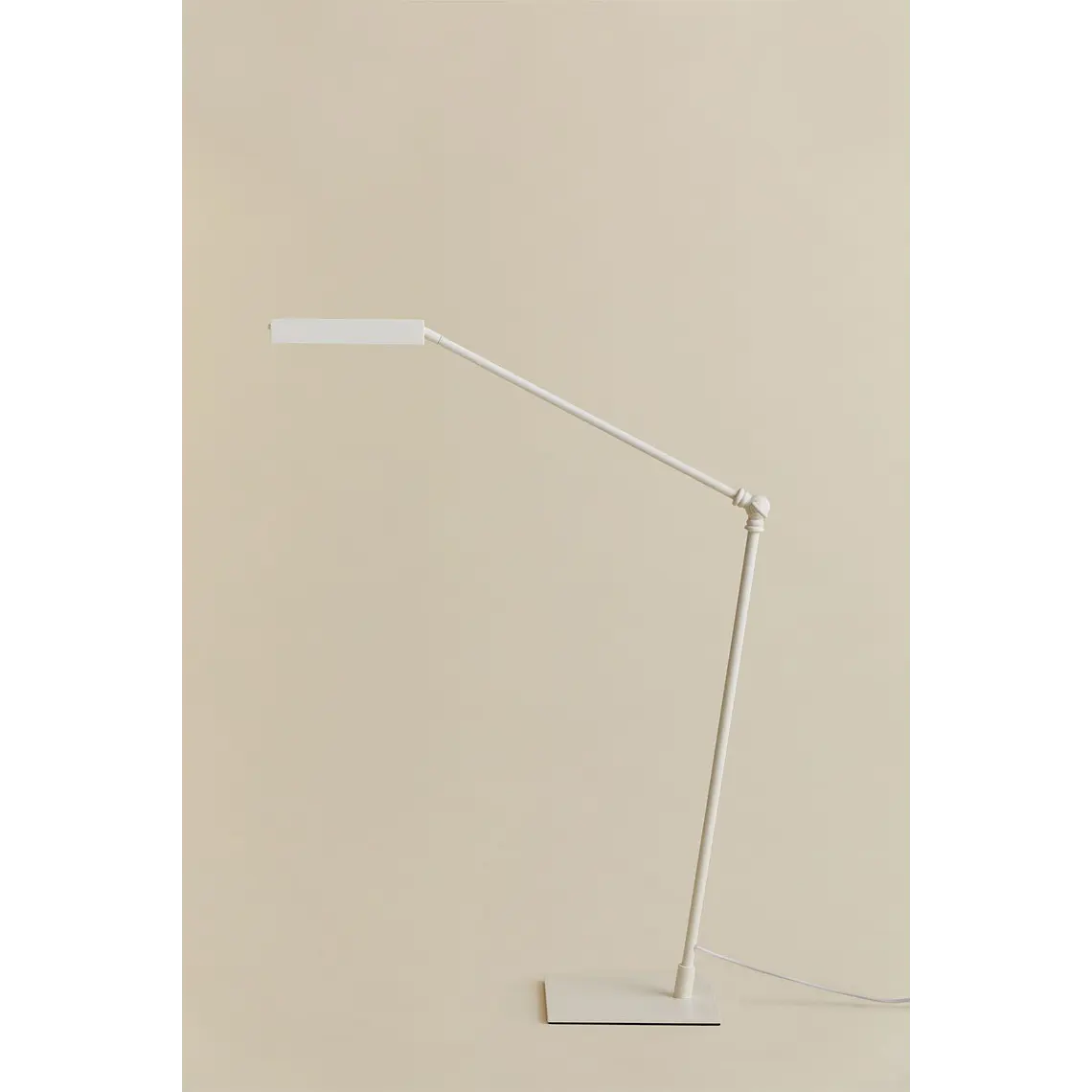 Lámpara de mesa LED en metal 3