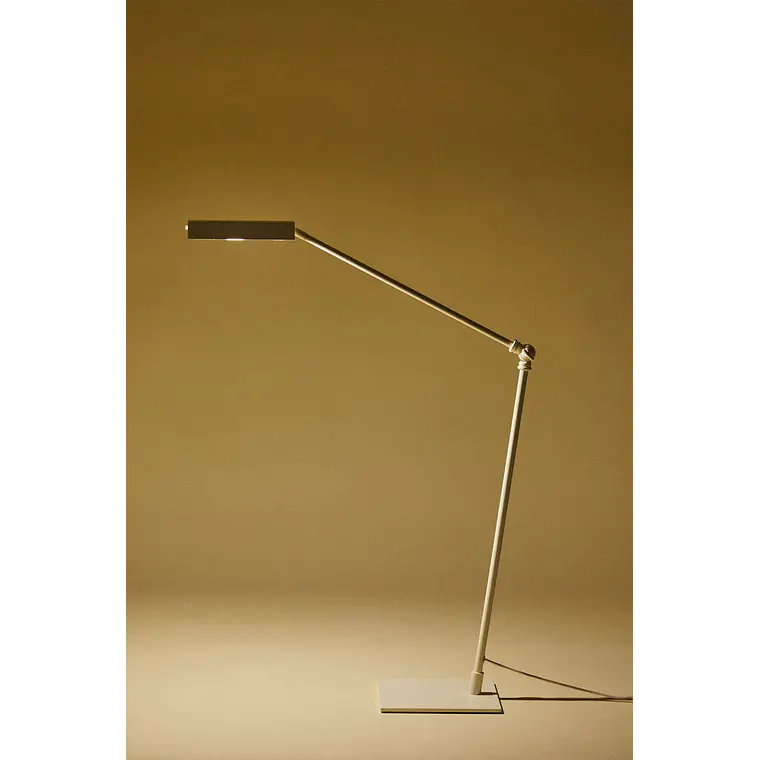 Lámpara de mesa LED en metal 4