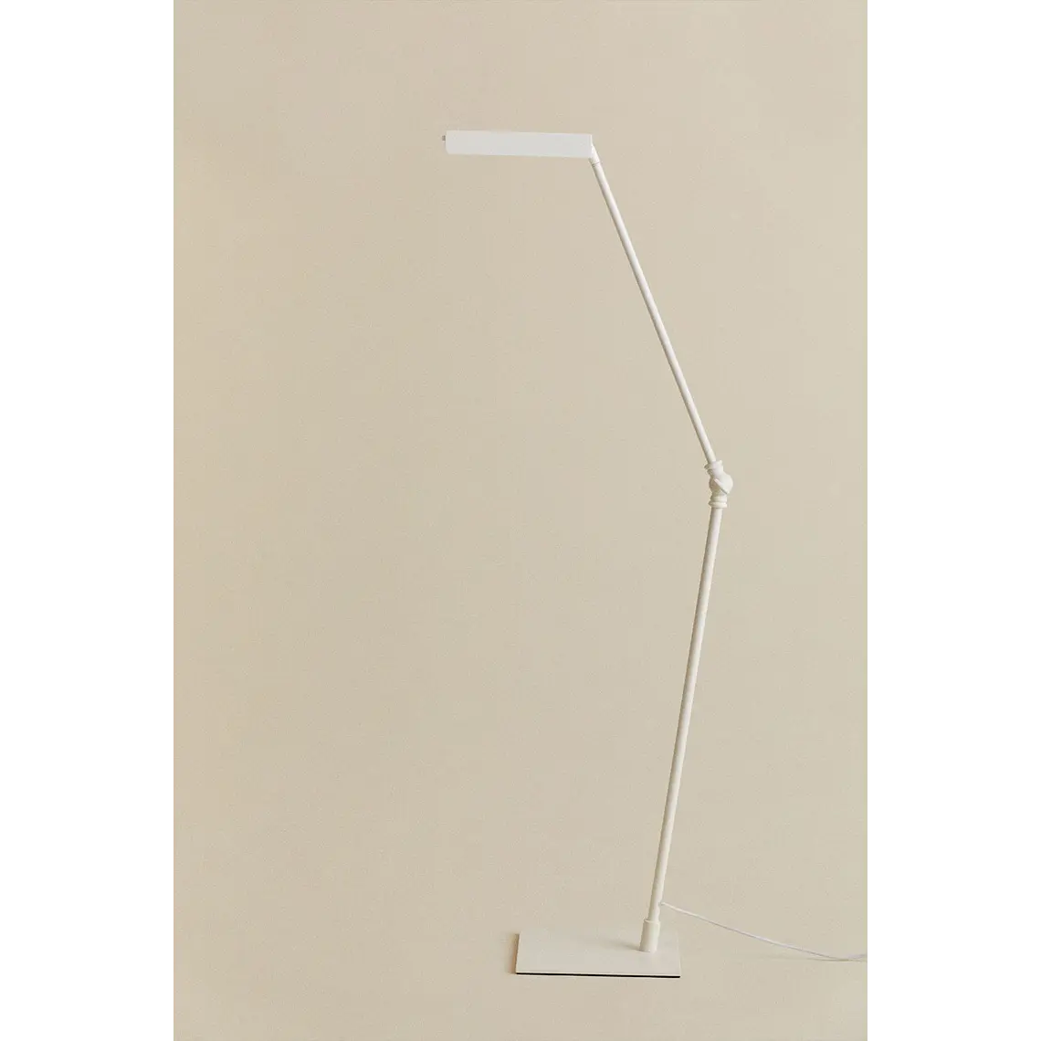 Lámpara de mesa LED en metal 5