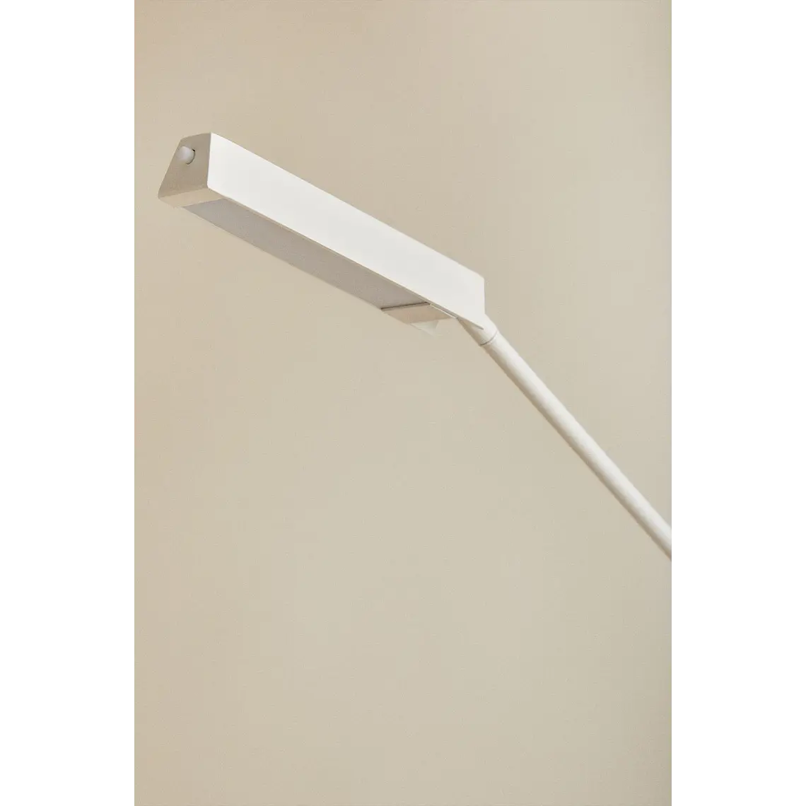 Lámpara de mesa LED en metal 6