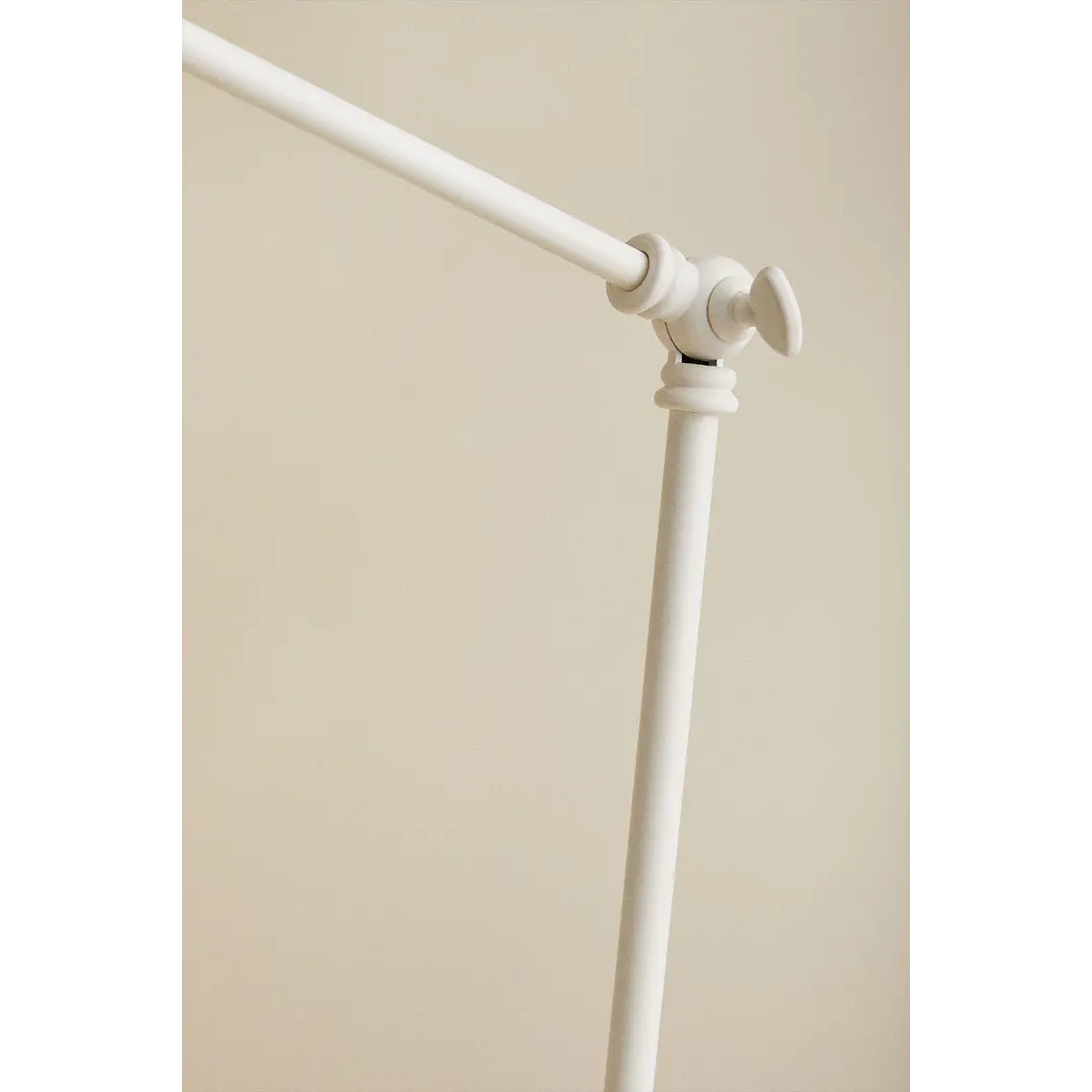Lámpara de mesa LED en metal 8