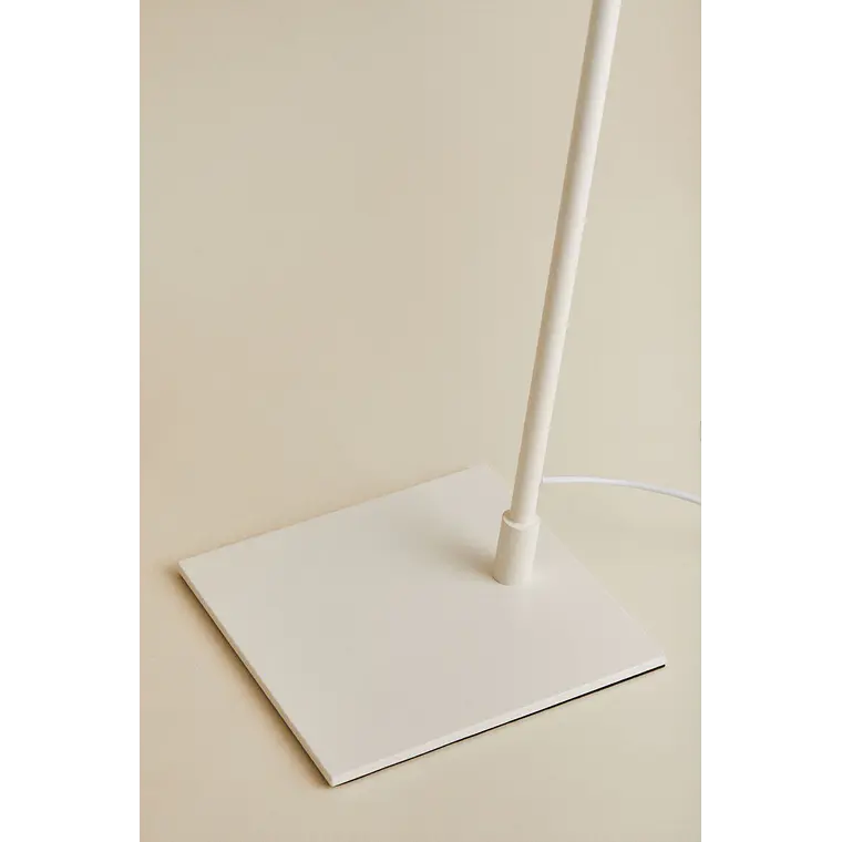 Lámpara de mesa LED en metal 9