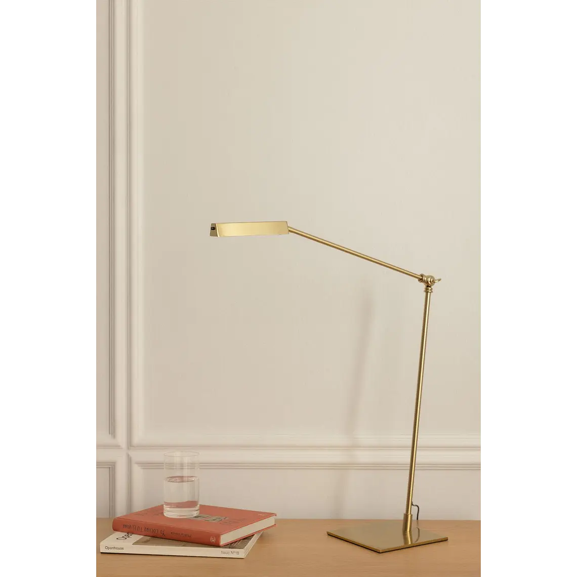 Lámpara de mesa LED en metal 14