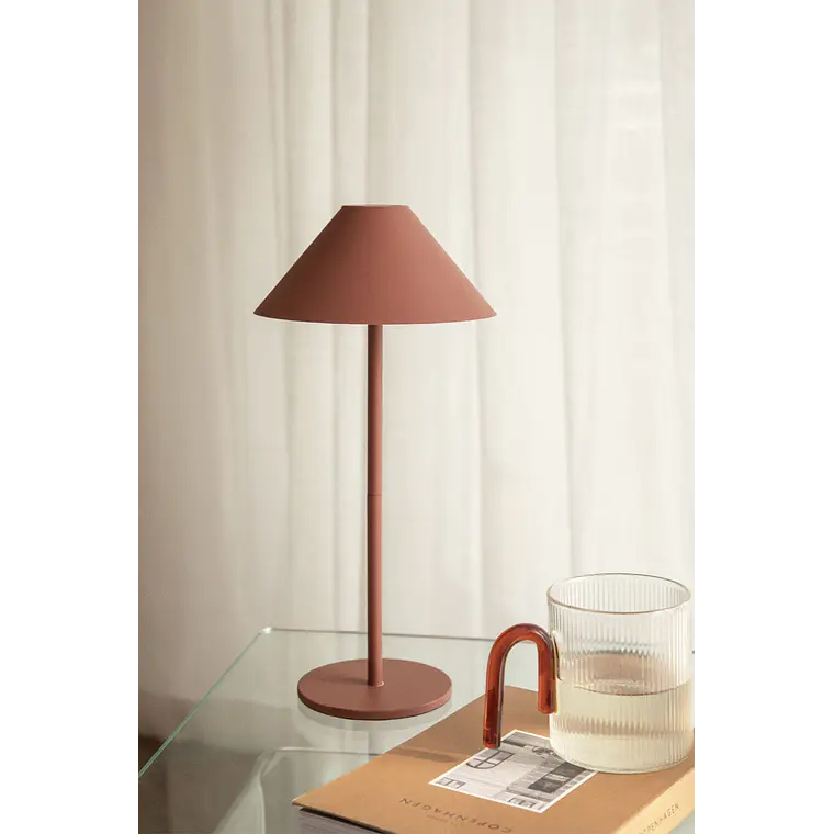 Lámpara de mesa LED inalámbrica en hierro 1